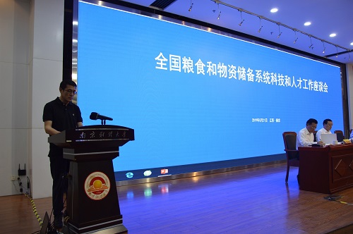 6人才座谈会1.JPG